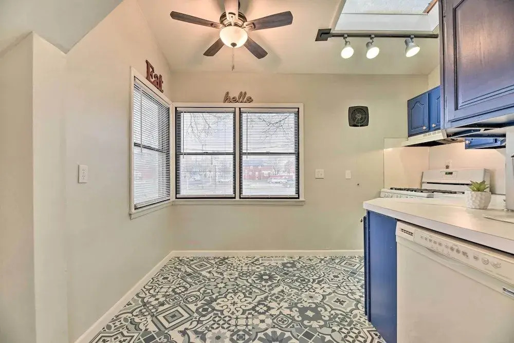 Tonawanda Apartment Steps to Niagara River!
