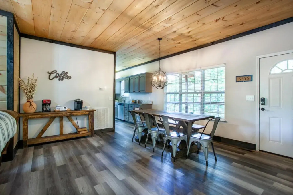 Pine Cove Cabin - Hot Tub, Game Room, Theater Room