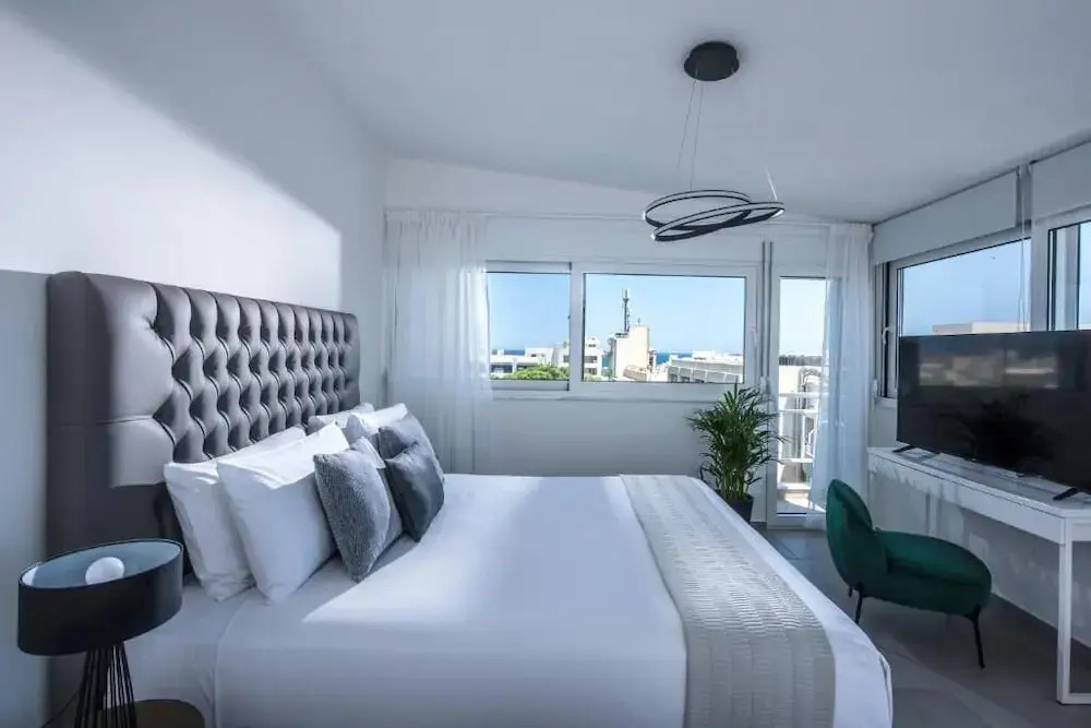 Loggia Suites by Good Life