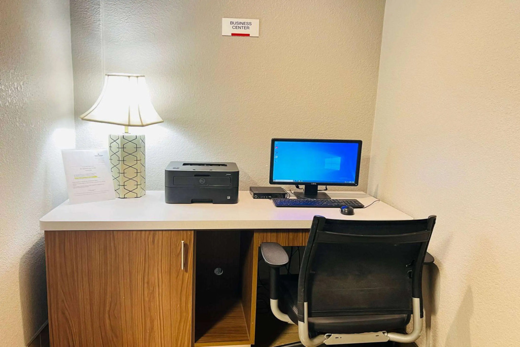 AmericInn by Wyndham Glendale Milwaukee