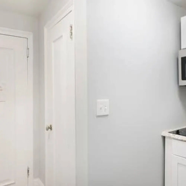 73-201 New 1BR 1bth UWS Doorman Gym