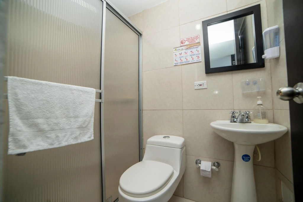 Apartamento con Parqueadero Piscinas y Wifi en Montenegro a 5 min del Parque del Café