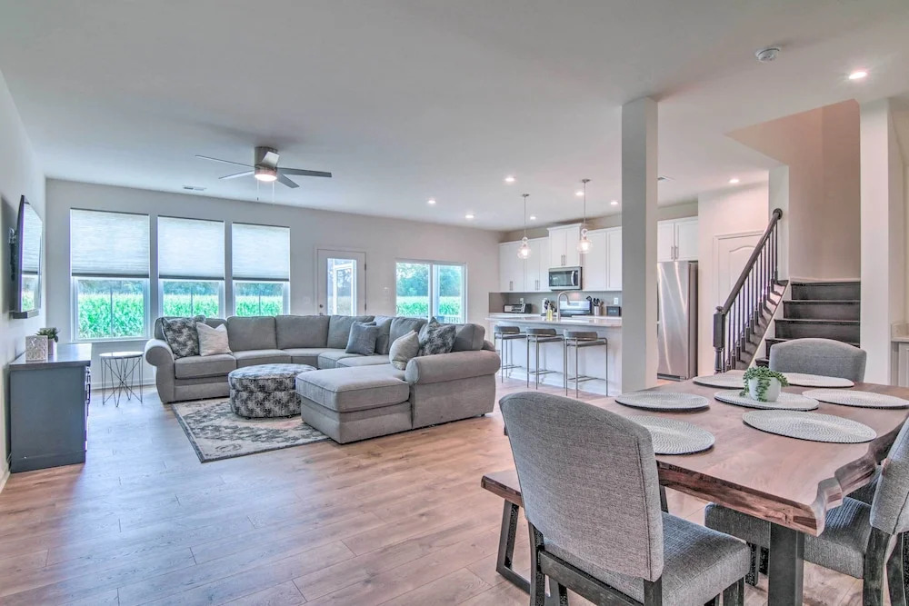 4 Mi to Bethany Beach: Townhome w/ Screened Porch