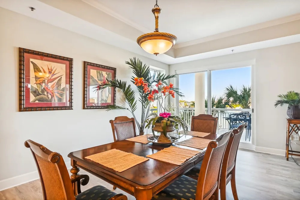 Harbor Landing 201a 3 Bedroom Condo by RedAwning