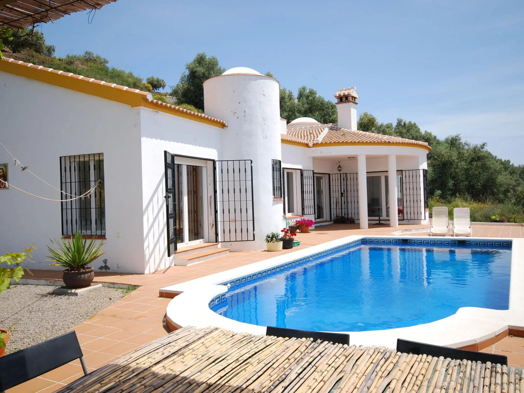 Villa in Arenas with Mediterranean Views