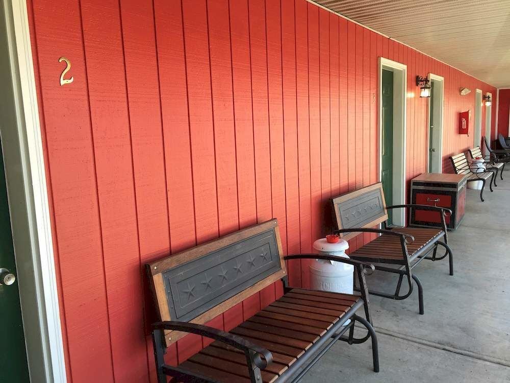 May's Polynesian Motel