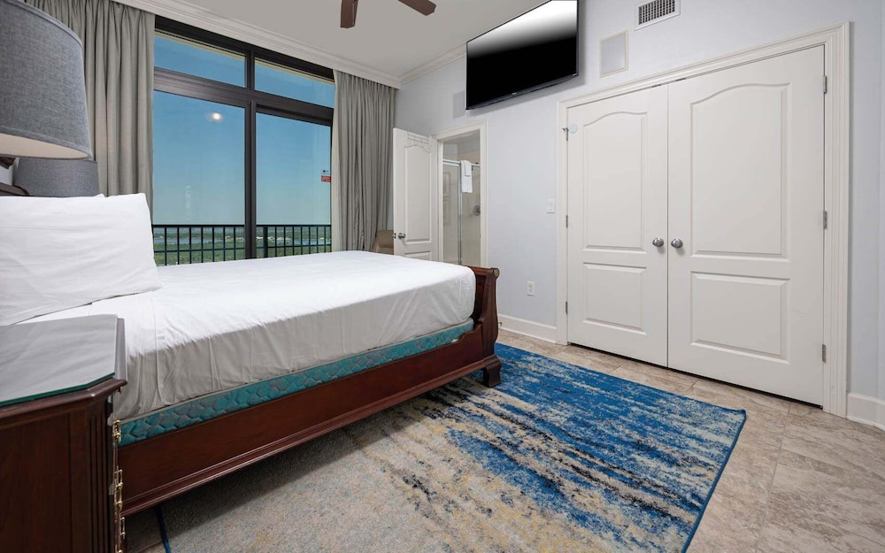 The Oasis 2101 Formerly Phoenix West Ii 2101 4 Bedroom Condo