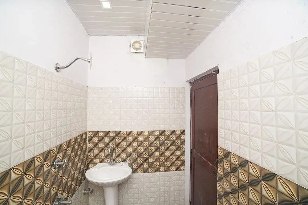 Hotel Mohan Palace by OYO Rooms