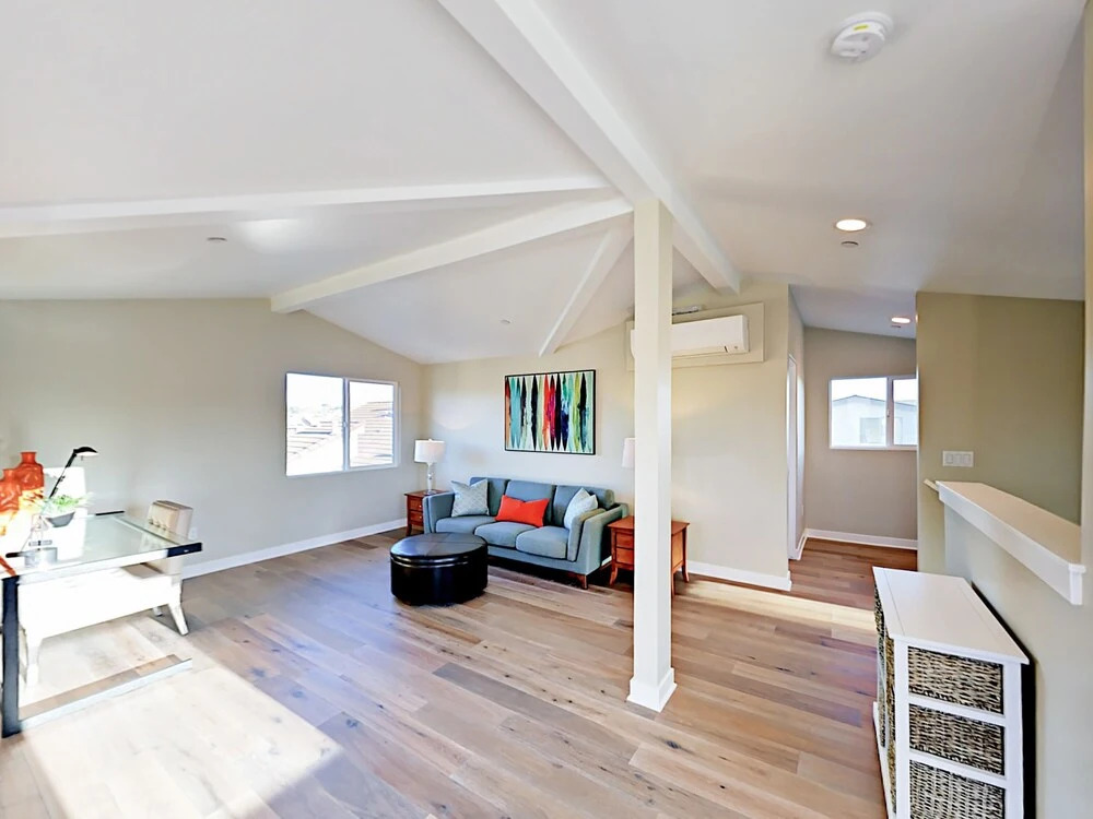 Bright & Breezy Retreat - Walk to Tamarack Beach home