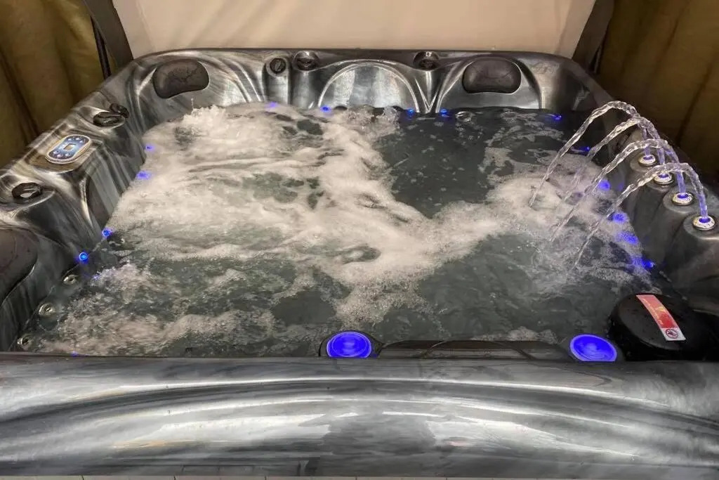 Secret Gem Luxury Hot Tub 1 Bed Garden Flat