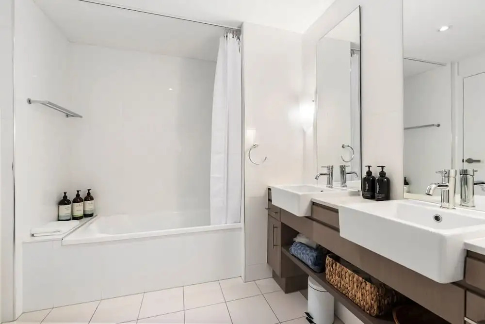 Lux Apartment Cairns - 9 Pools BBQ Gym