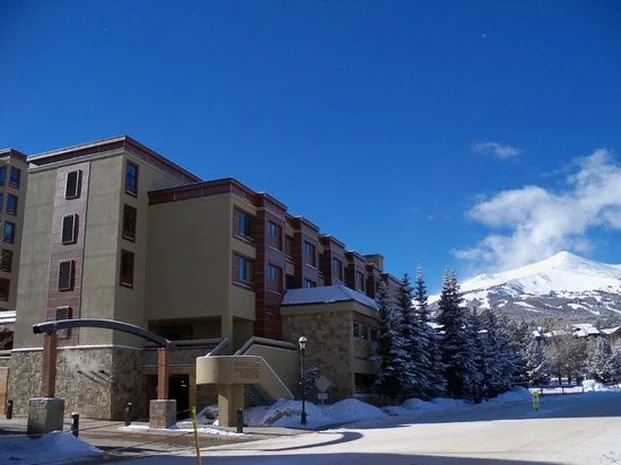 Peak 9 Inn