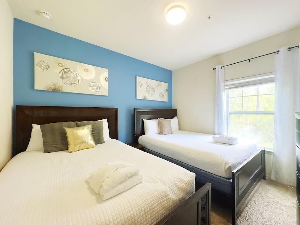 Minions Themed 4 bedrooms Home Near Disney Sleeps 10 4 Townhouse