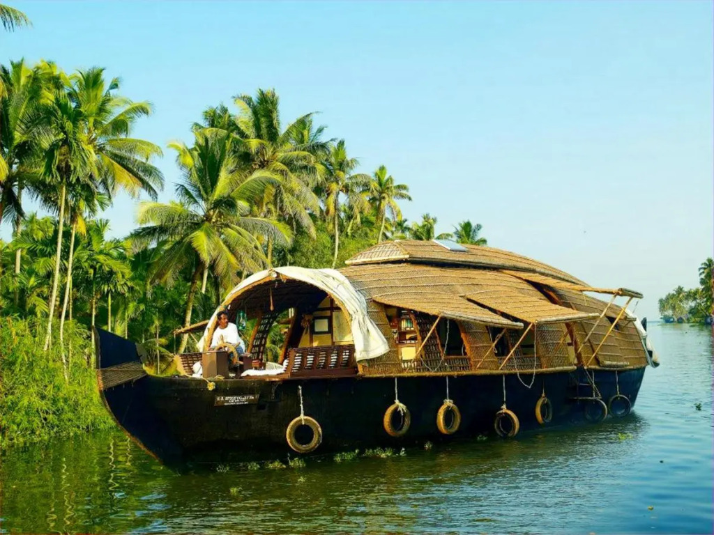 Spice Coast Cruises - Houseboat, A CGH Earth Experience