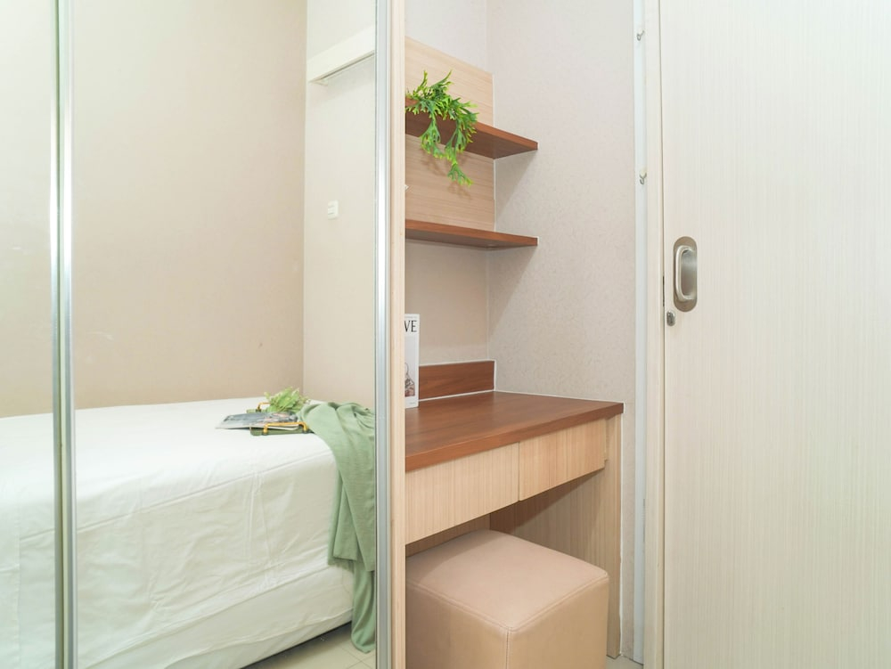 Homelike And Neat 2Br At Apartment Green Pramuka City