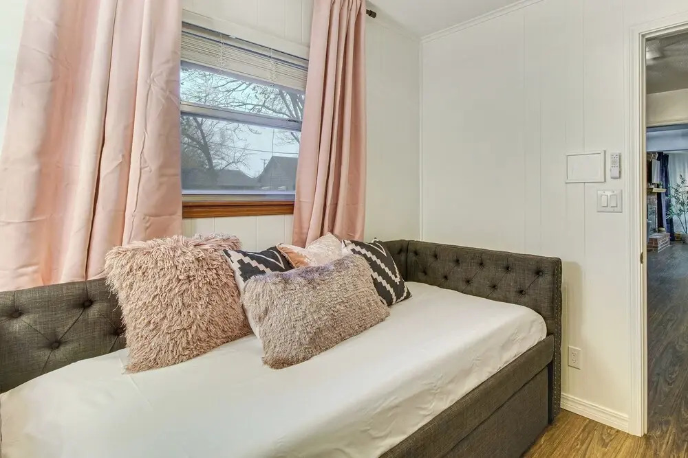Near Shops & Eats: Vinita Home w/ Furnished Patio