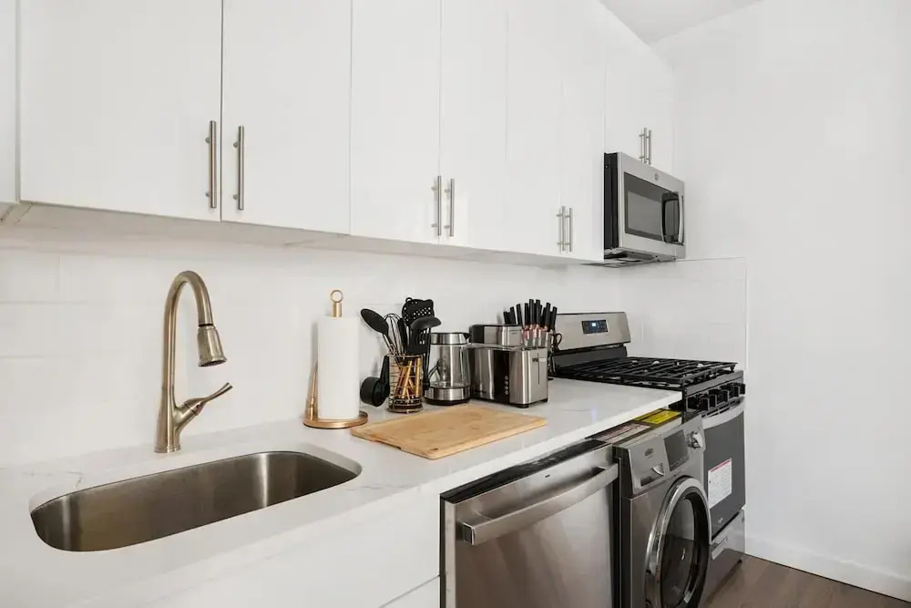 1290-3 New Renovated 2 Bedrooms in UES