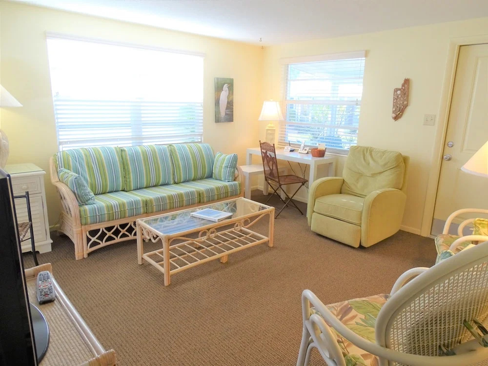 Aloha Kai - 45 2 Bedrooms 1 Bathroom Apts