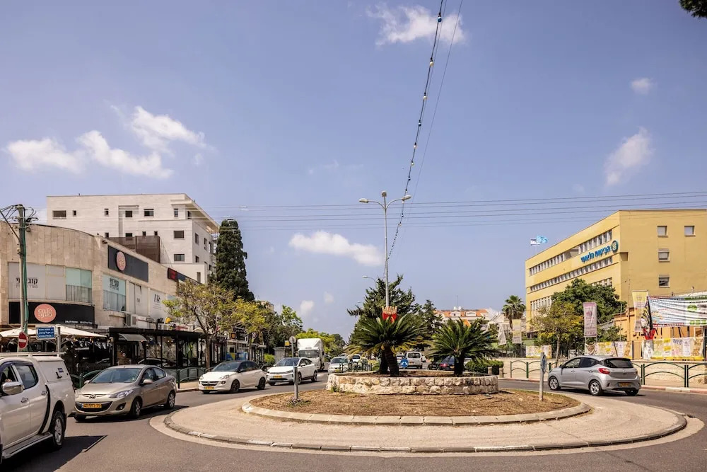 Homey Kiryat Haim Apt by Sea N Rent