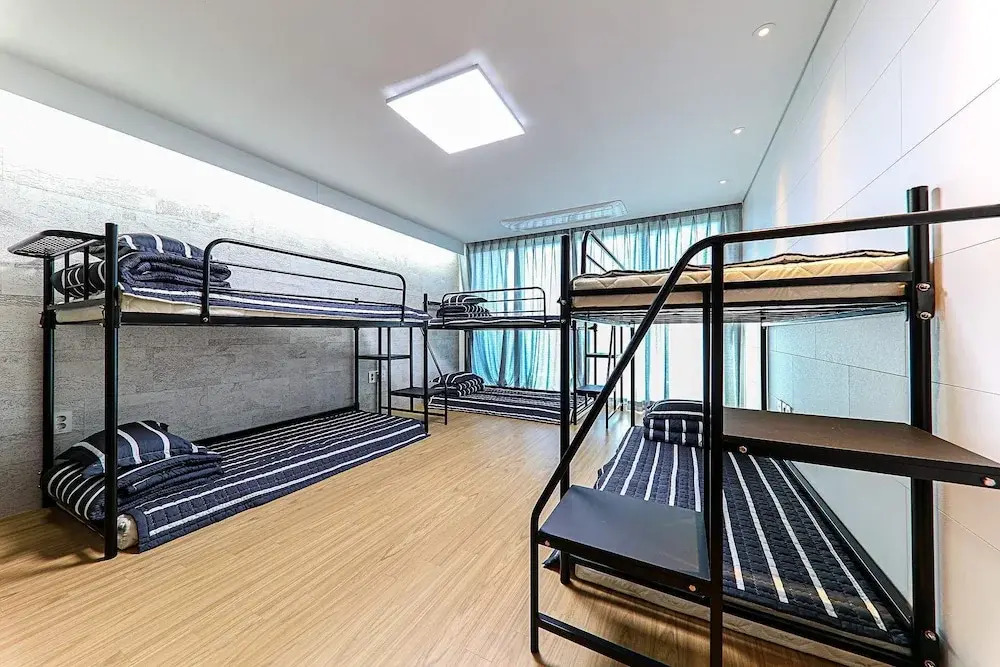 Iho 1820 Cafe & Guesthouse - Hostel