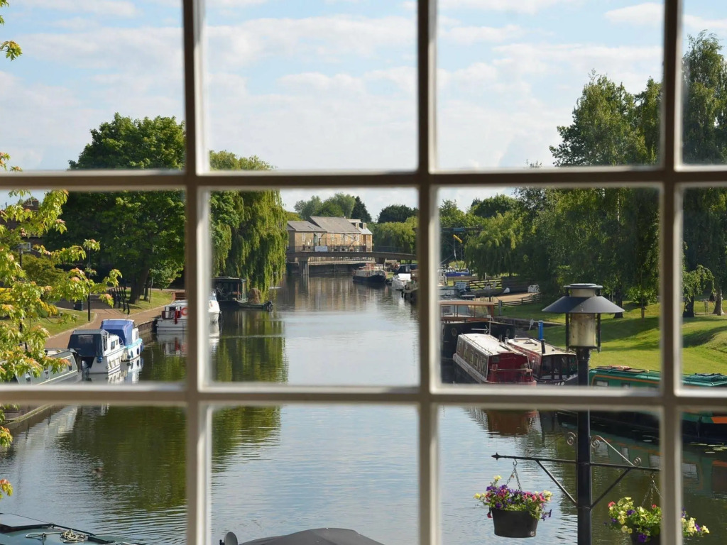 Riverside Inn