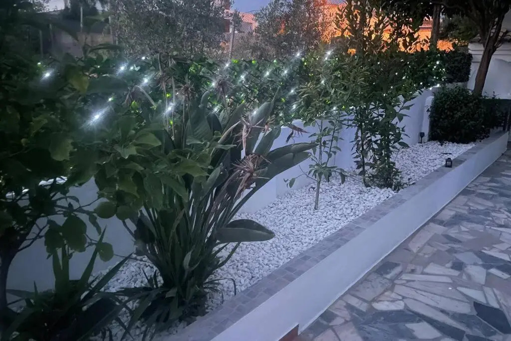 Spacious Villa. Large Rooftop. 4 Bedroom Sleeps 8