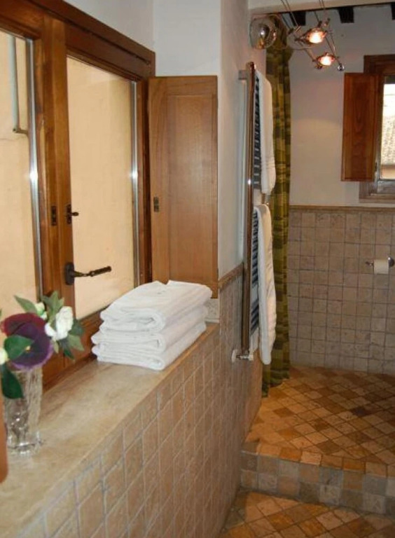 Sant Andrea in Rome With 2 Bedrooms and 1 Bathrooms