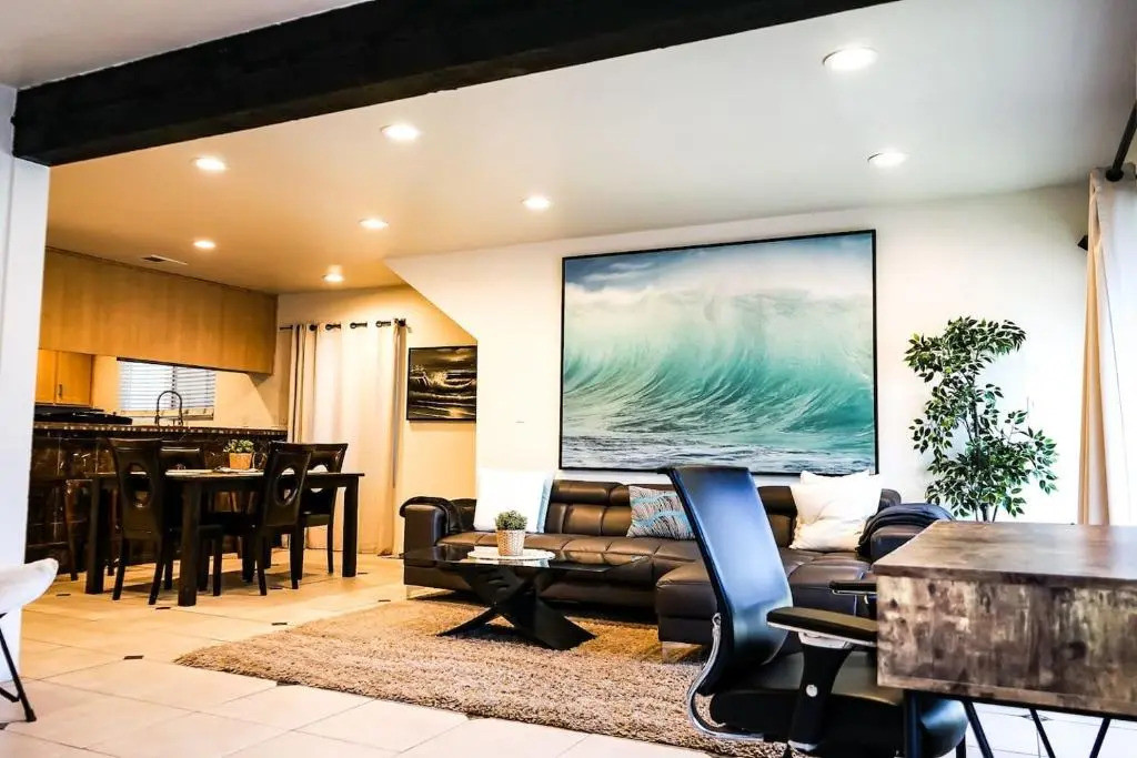 Newport Beach House (2 blocks from the Sand)