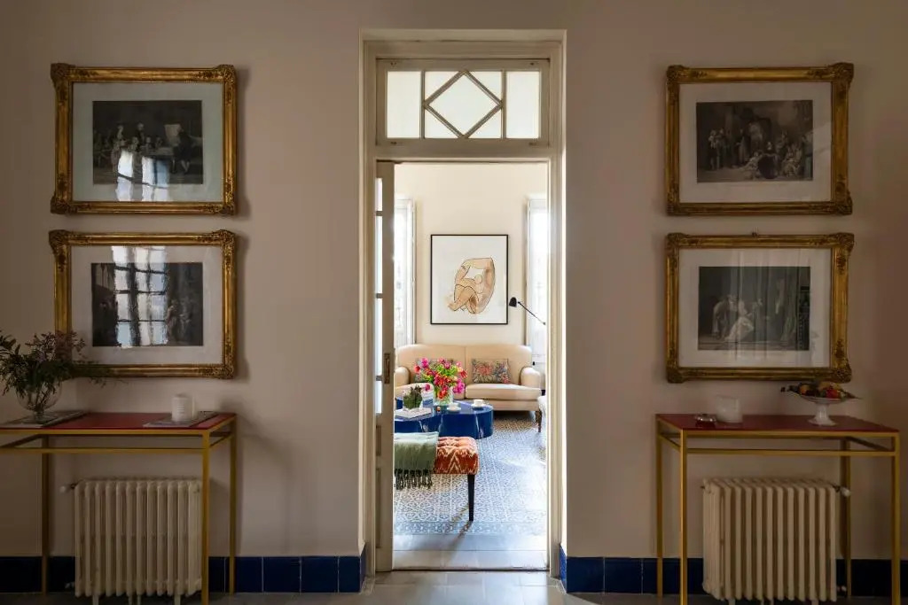 Villa Alfonso, Luxury Villa In Midtown, Parking