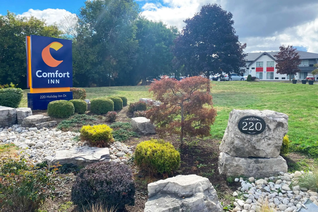 Comfort Inn Cambridge - Highway 401