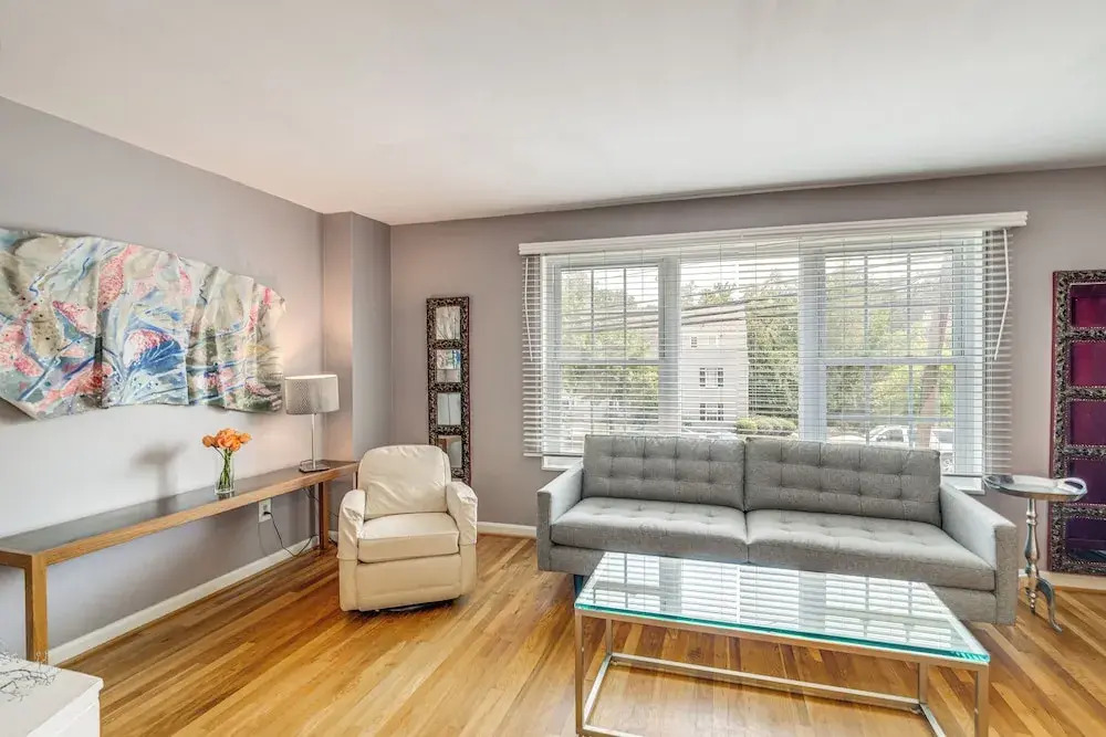 Arlington Townhome w/ Furnished Patio!
