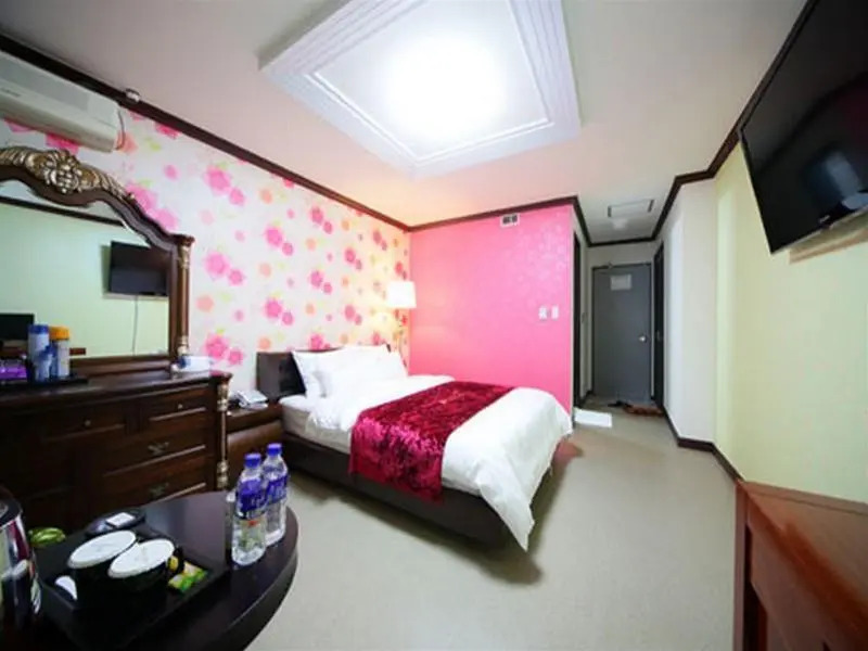 Royal Tourist Hotel