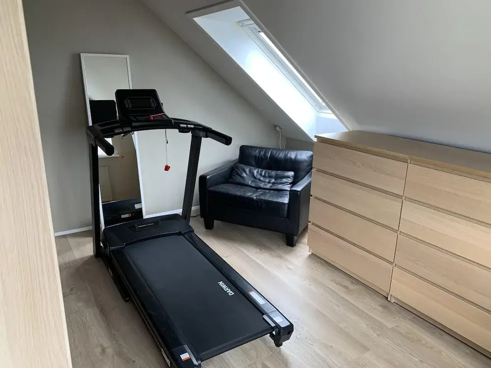 Great 8 Person House, Reykjavik, Free use of Car!