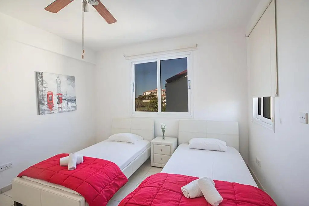 Apt Pernera Dyo - Modern 2 Bedroom Pernera Apt with Communal Pool - Close to all Amenities