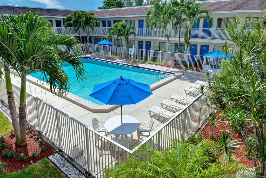 Motel 6 Dania Beach