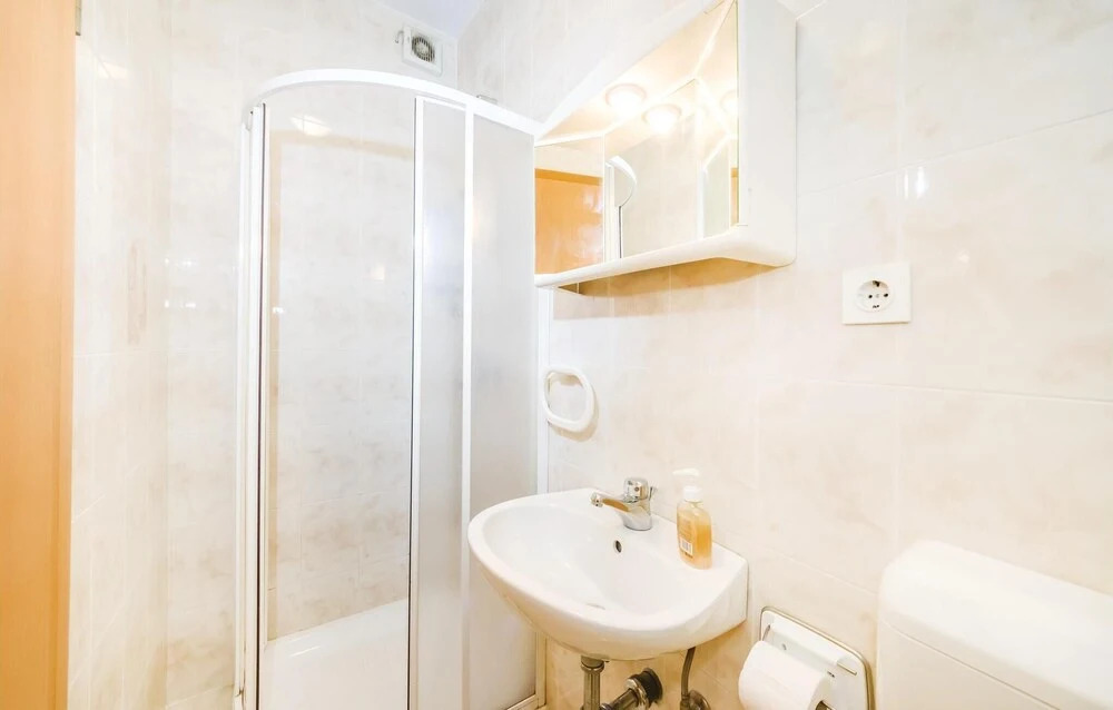 Nice Home in Sukosan With Wifi and 6 Bedrooms