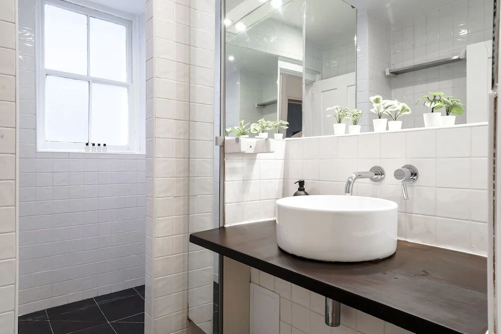 Liverpool Street 2BR City Apartment