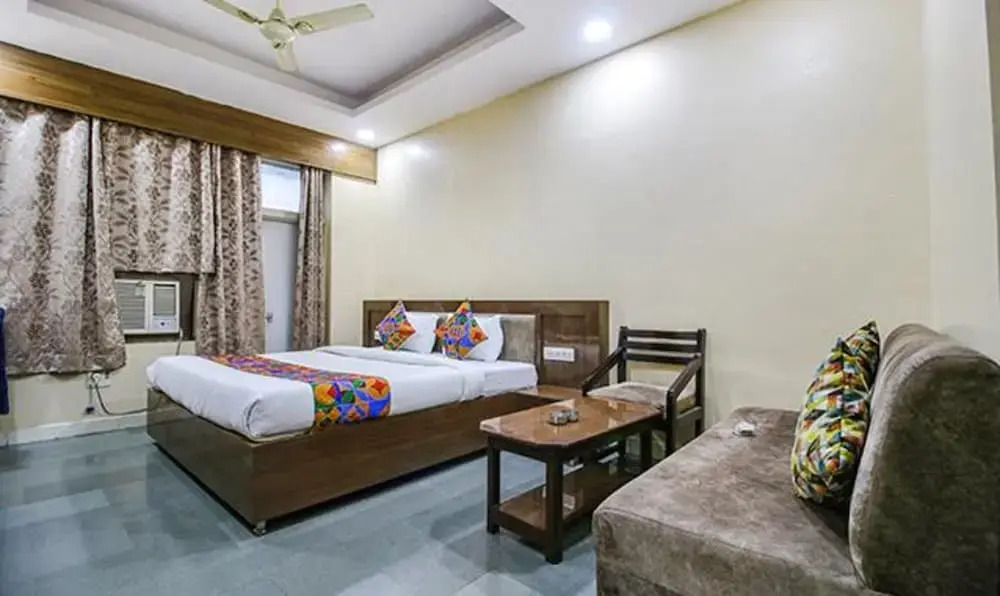 FabHotel Silver Inn I - Near Prabhat Chauraha