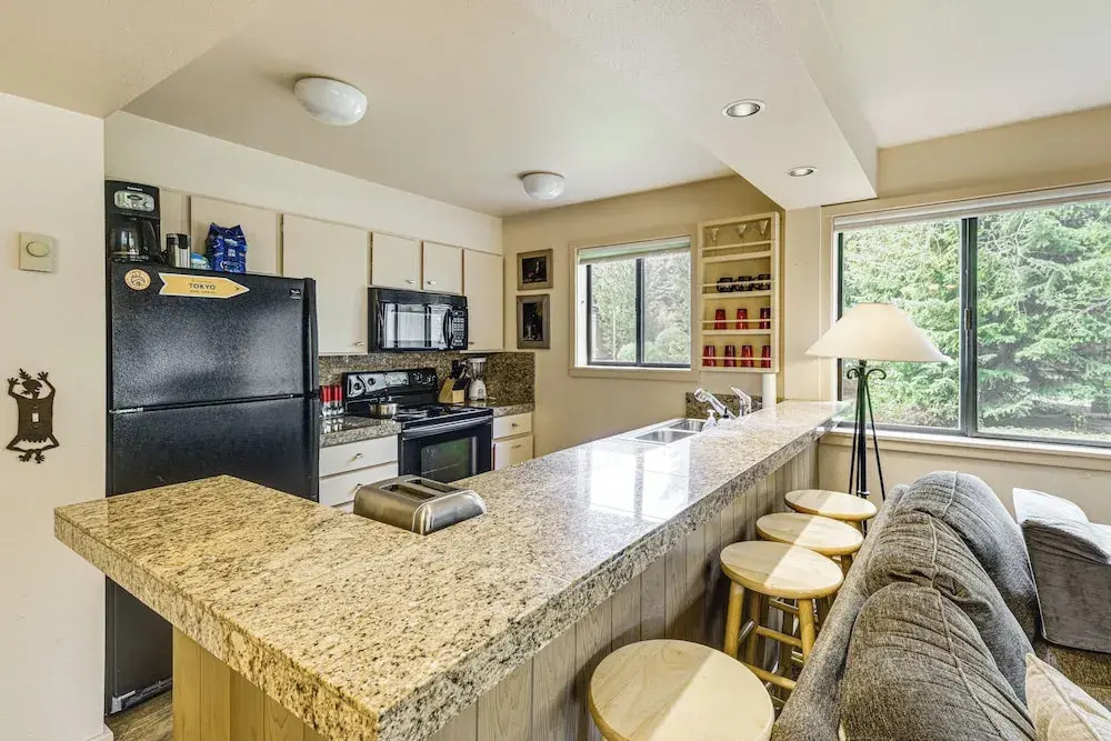 Walk to Sun Valley Village: Condo w/ Deck