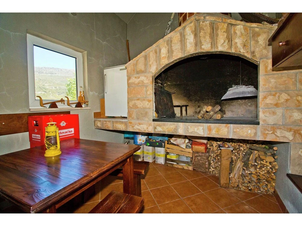 Modern 3 Bedroom Apartment, With 2 Bathrooms, Kitchen, Living Room and Airco