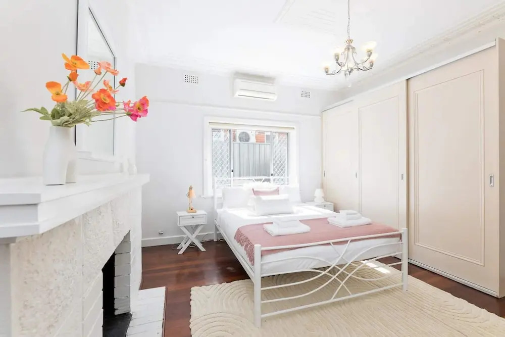 Beautiful 3BR Family Home With Backyard and BBQ