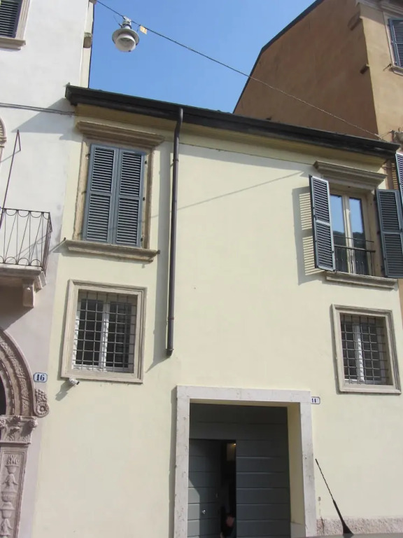 Garibaldi Luxury Home - Royal Solution