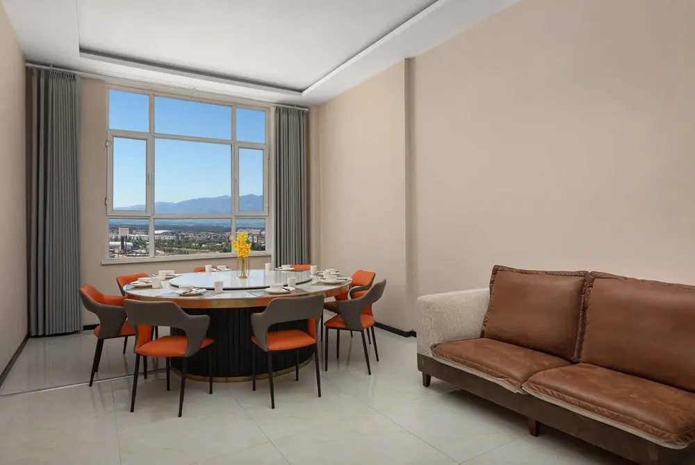 Days Hotel by Wyndham Xinyuan Nalati Airport