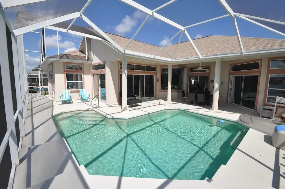 Canal Home w Heated Pool Dock