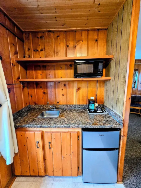Alpine Lodge