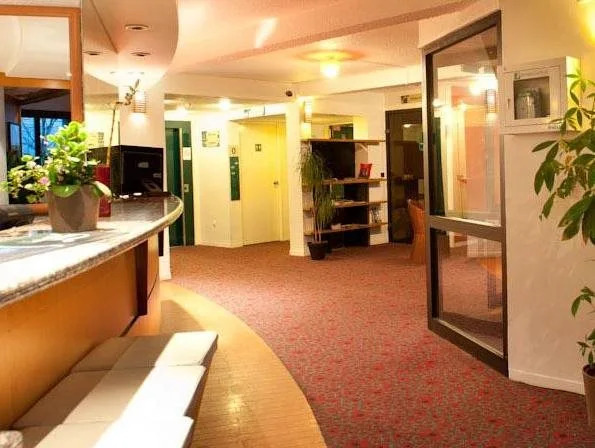 Egg Hotel Gonesse