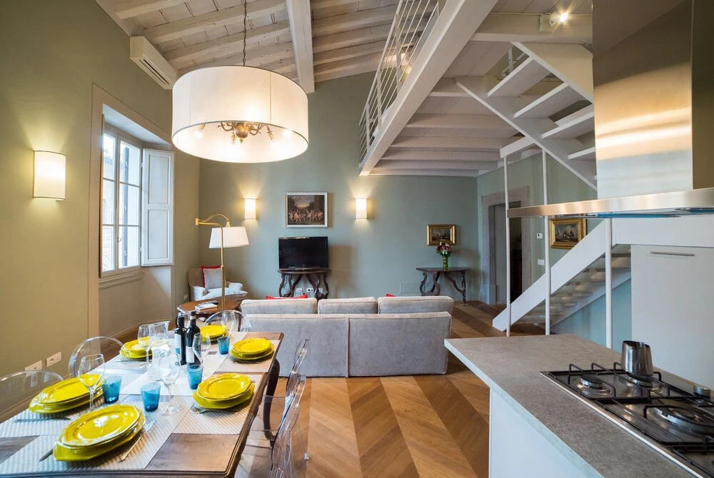 Charming Two Bedroom Apartment in Piazza Strozzi