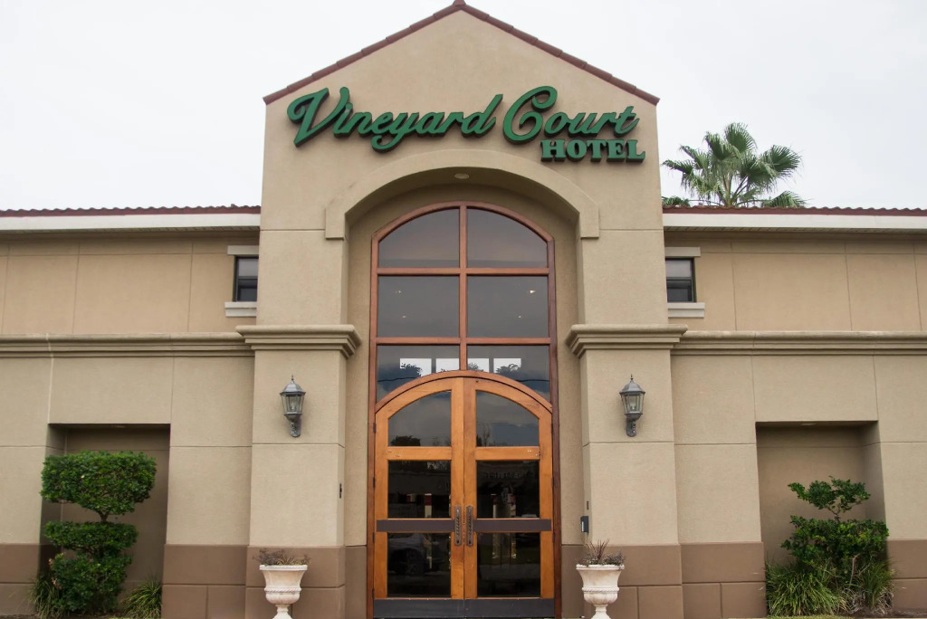 Vineyard Court Designer Suites Hotel