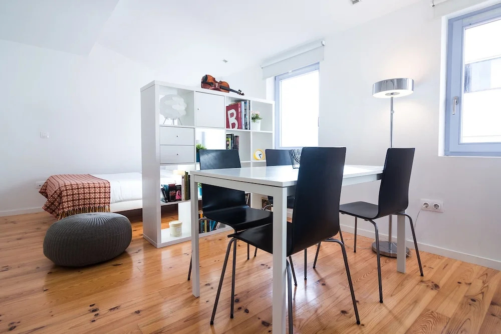 ON Apartments – Violin
