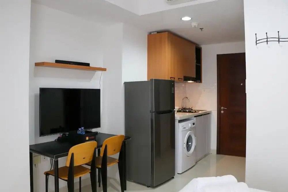 Fancy And Nice Studio Room At West Vista Apartment
